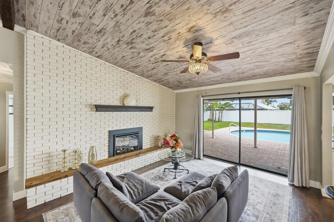 待售: $425,000 (3 贝兹, 3 浴室, 2072 平方英尺)