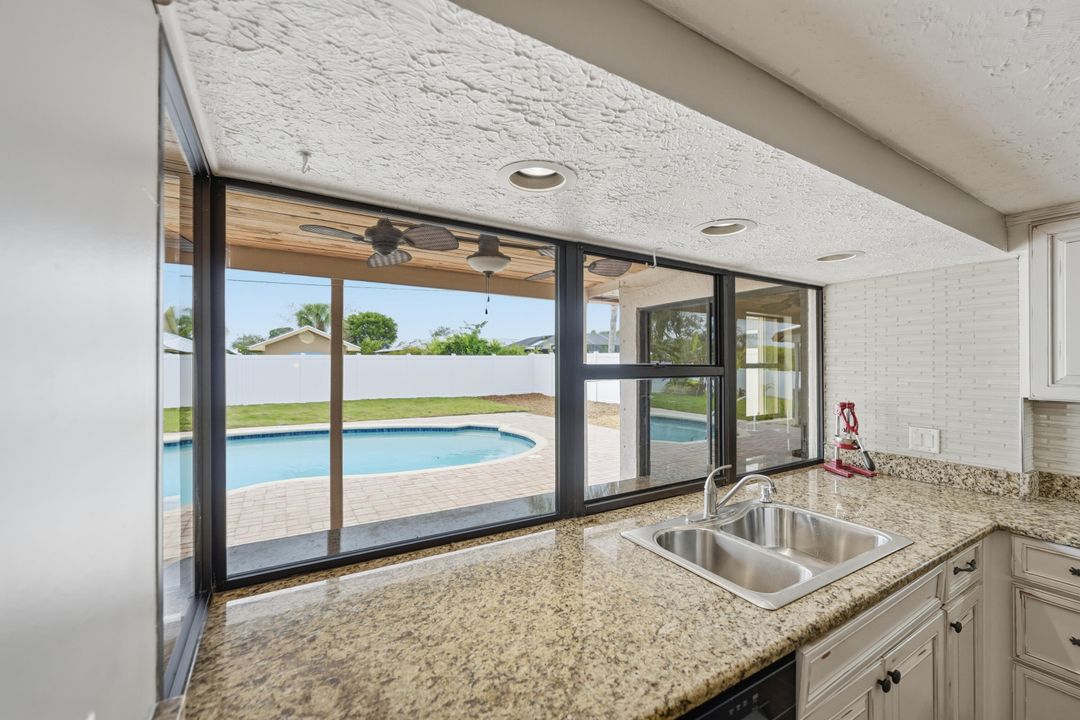 待售: $425,000 (3 贝兹, 3 浴室, 2072 平方英尺)