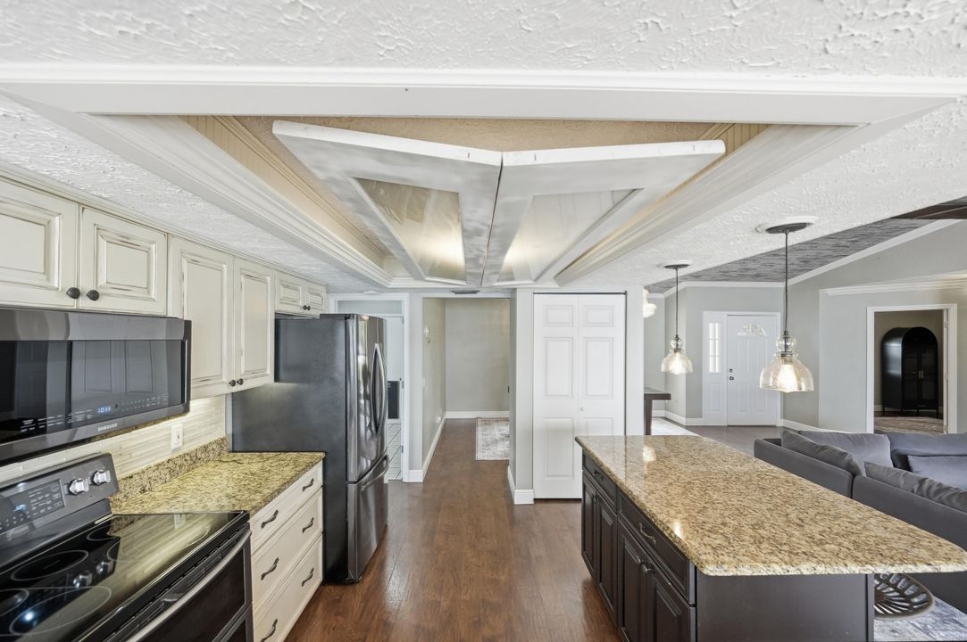 待售: $425,000 (3 贝兹, 3 浴室, 2072 平方英尺)