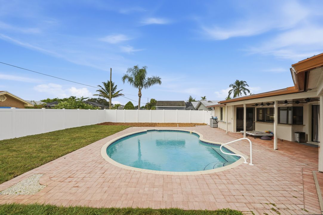 待售: $425,000 (3 贝兹, 3 浴室, 2072 平方英尺)