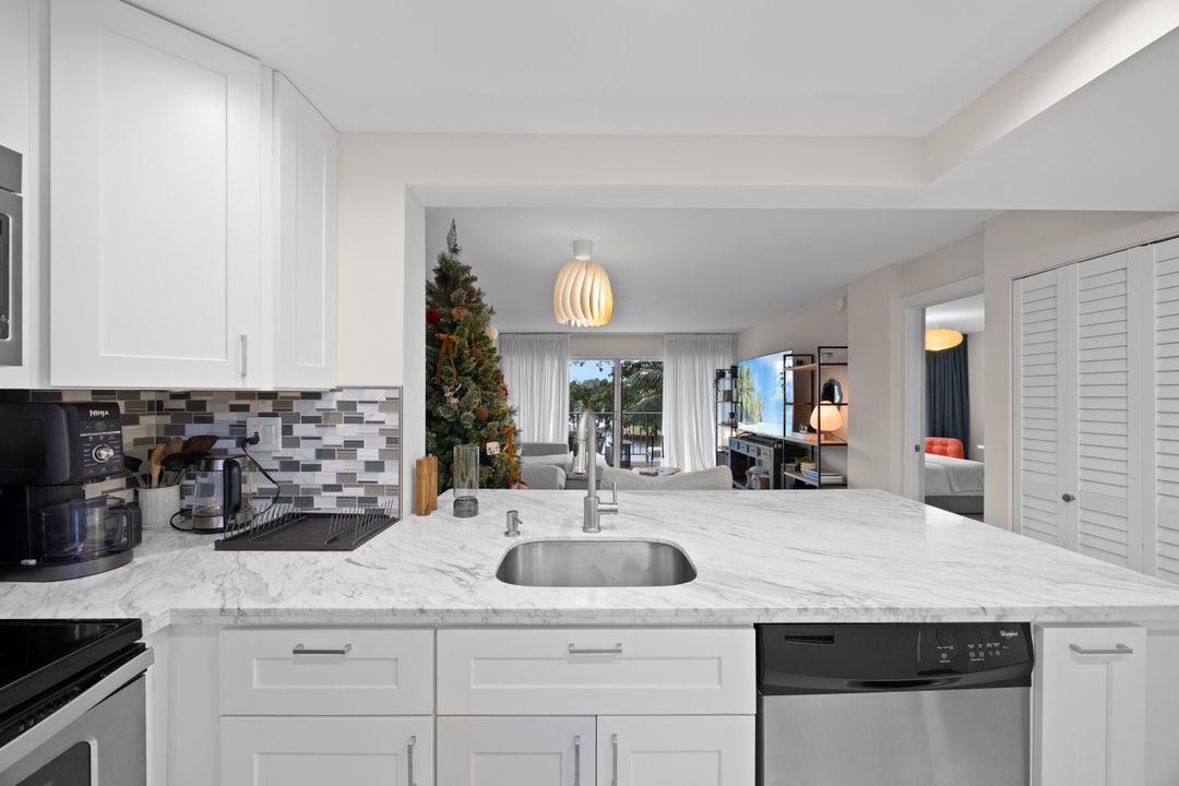 待售: $279,000 (1 贝兹, 1 浴室, 815 平方英尺)