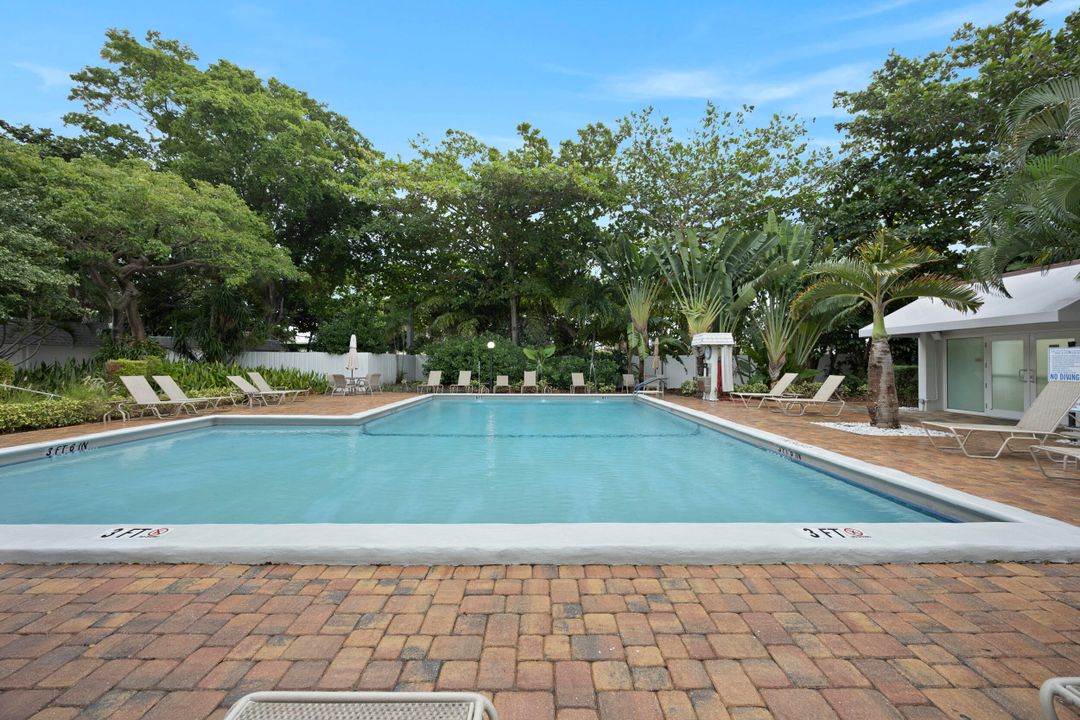 待售: $279,000 (1 贝兹, 1 浴室, 815 平方英尺)