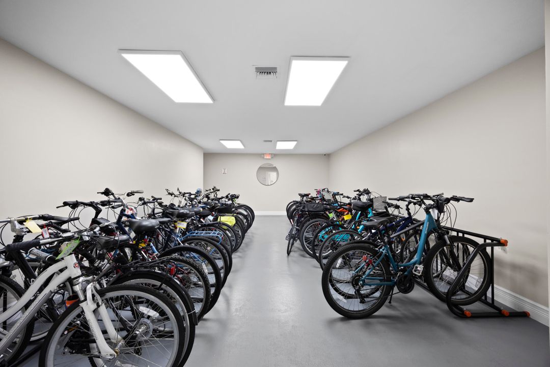 待售: $279,000 (1 贝兹, 1 浴室, 815 平方英尺)