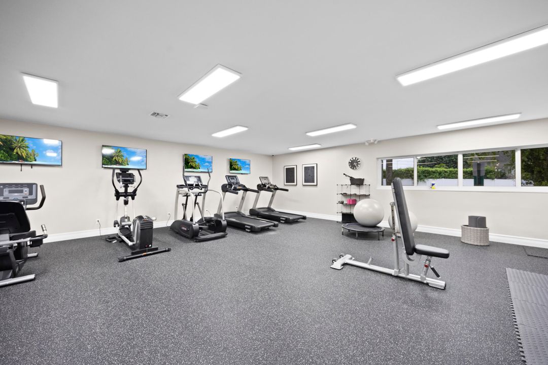 待售: $279,000 (1 贝兹, 1 浴室, 815 平方英尺)