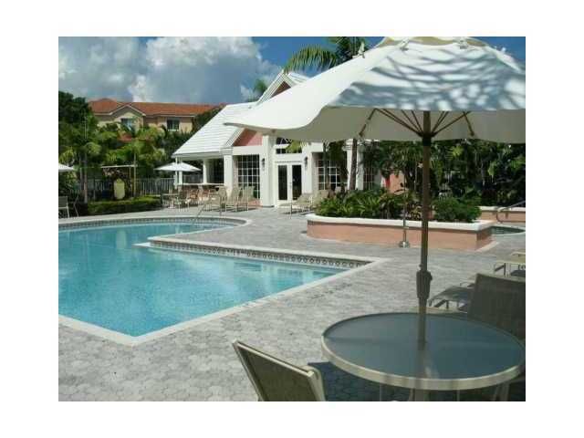 出租: $2,400 (2 贝兹, 2 浴室, 948 平方英尺)