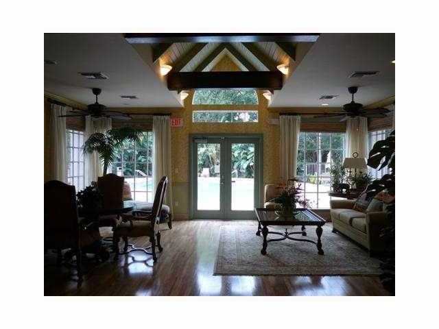 出租: $2,400 (2 贝兹, 2 浴室, 948 平方英尺)