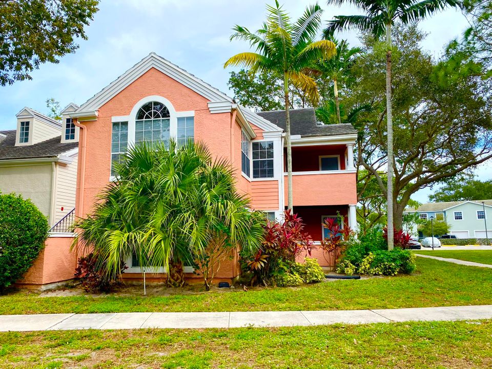 出租: $2,400 (2 贝兹, 2 浴室, 948 平方英尺)