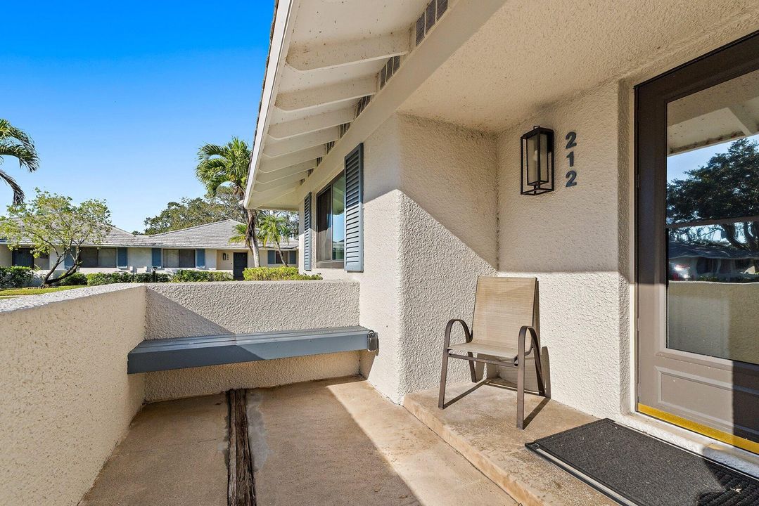 待售: $549,999 (2 贝兹, 2 浴室, 1135 平方英尺)