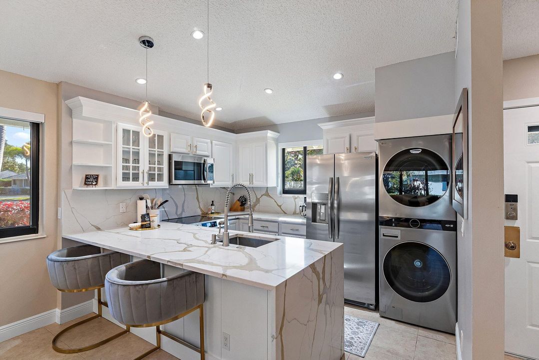 待售: $549,999 (2 贝兹, 2 浴室, 1135 平方英尺)