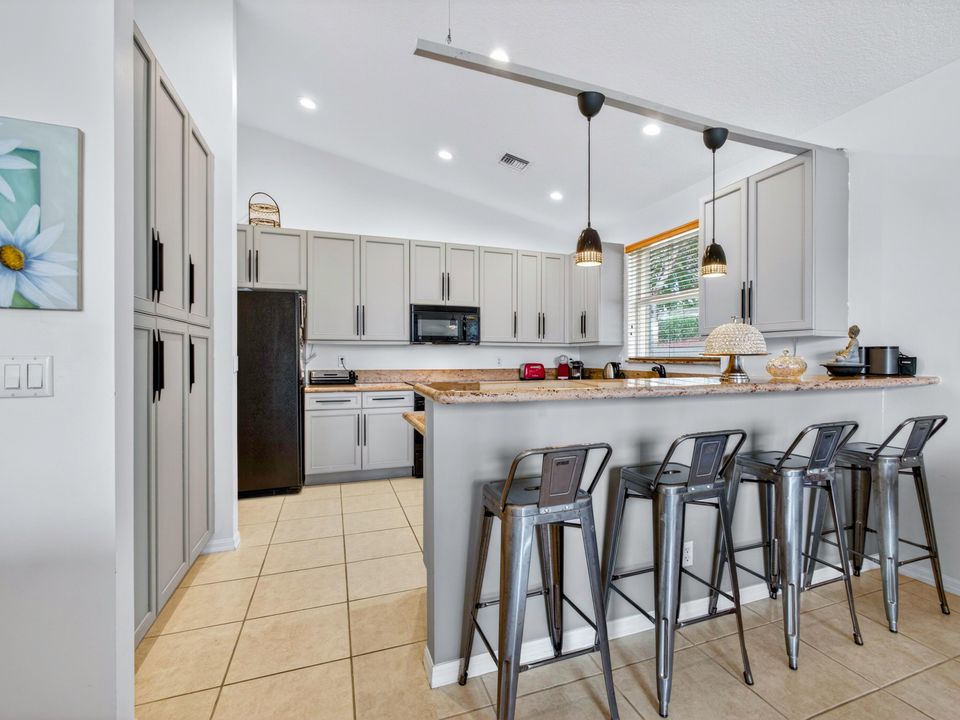 For Sale: $535,000 (2 beds, 2 baths, 1884 Square Feet)