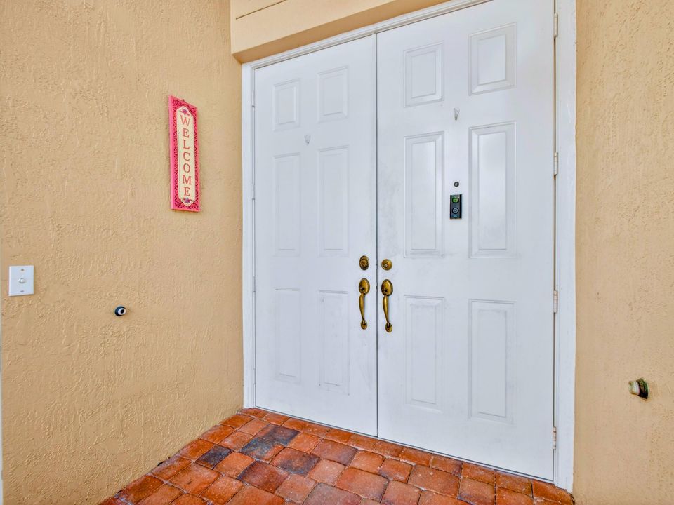 For Sale: $535,000 (2 beds, 2 baths, 1884 Square Feet)