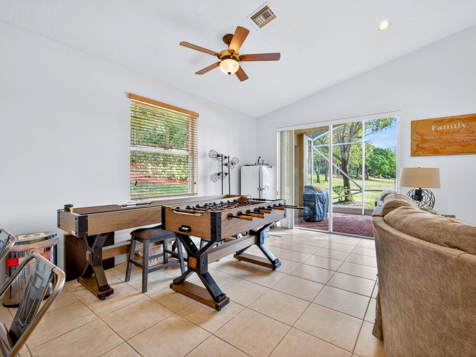 For Sale: $535,000 (2 beds, 2 baths, 1884 Square Feet)