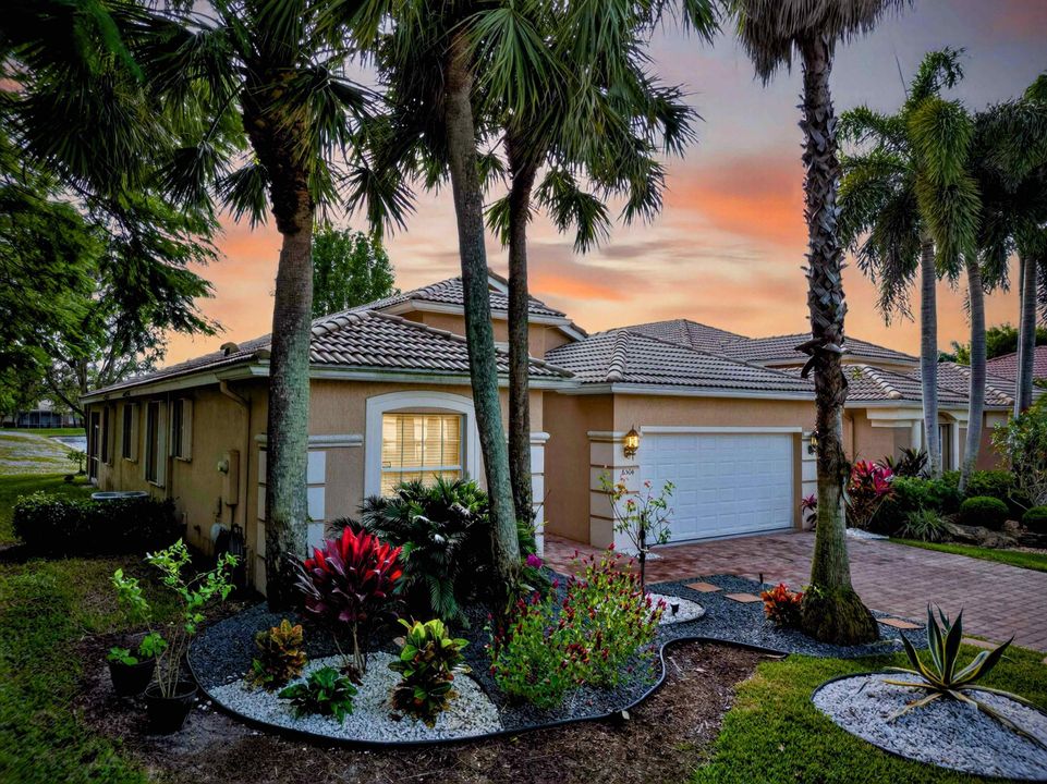 For Sale: $535,000 (2 beds, 2 baths, 1884 Square Feet)