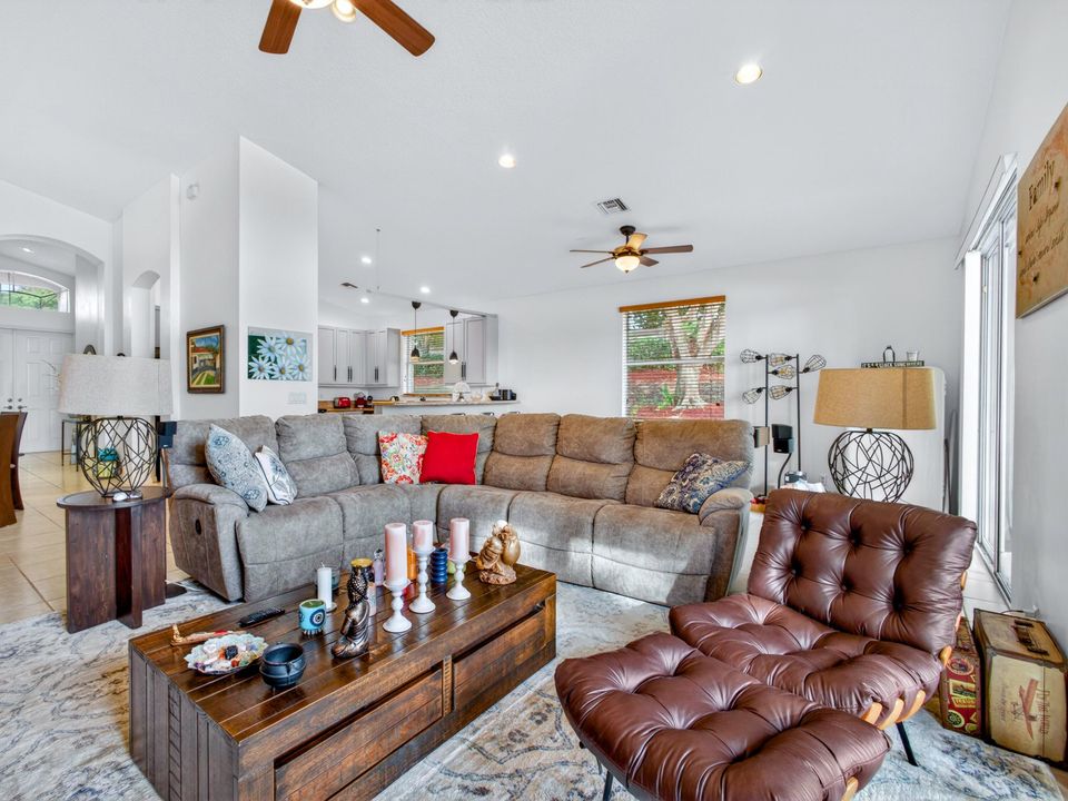 For Sale: $535,000 (2 beds, 2 baths, 1884 Square Feet)