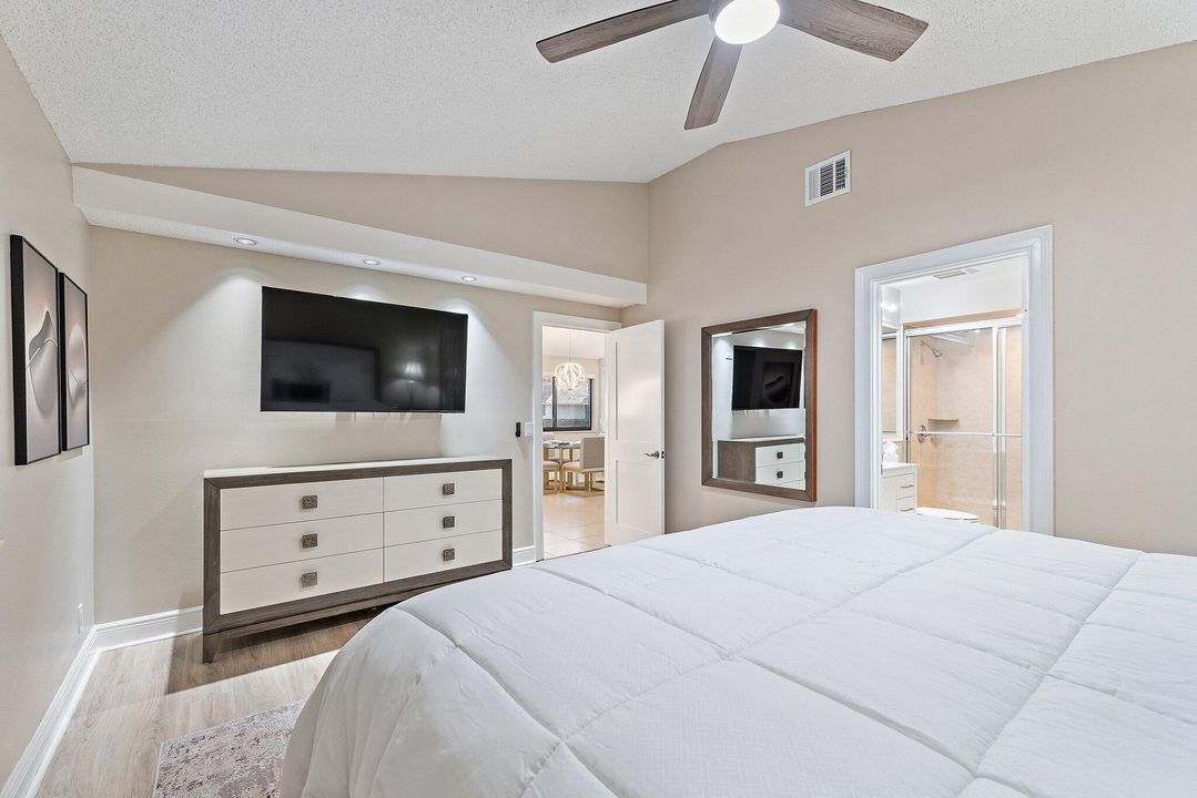 待售: $549,999 (2 贝兹, 2 浴室, 1135 平方英尺)