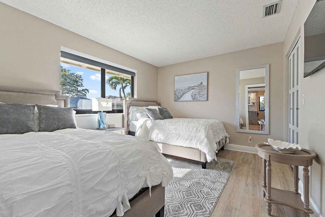 待售: $549,999 (2 贝兹, 2 浴室, 1135 平方英尺)