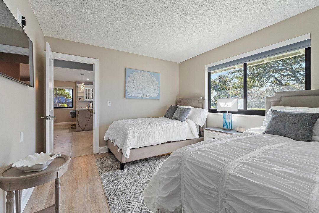 待售: $549,999 (2 贝兹, 2 浴室, 1135 平方英尺)