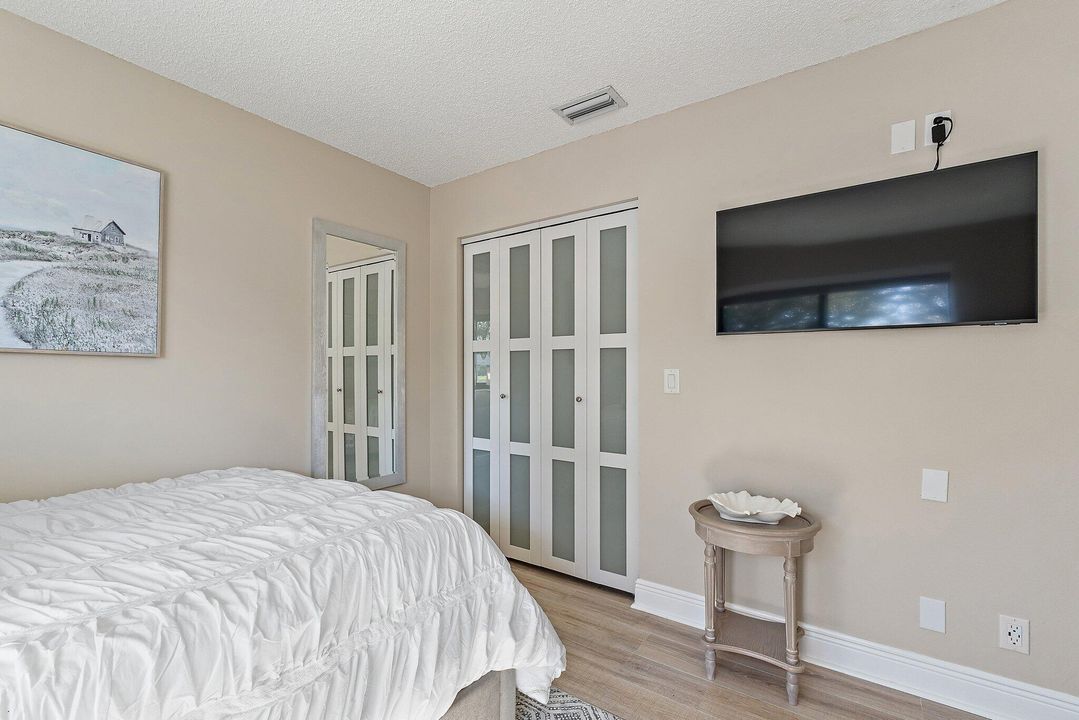 待售: $549,999 (2 贝兹, 2 浴室, 1135 平方英尺)