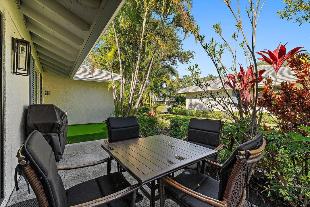 待售: $549,999 (2 贝兹, 2 浴室, 1135 平方英尺)