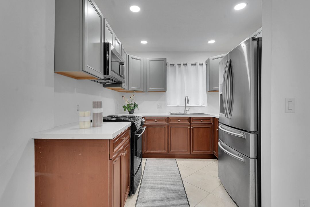 待售: $98,000 (1 贝兹, 1 浴室, 612 平方英尺)