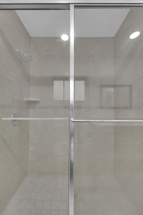 待售: $98,000 (1 贝兹, 1 浴室, 612 平方英尺)