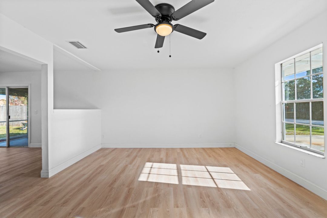 For Sale: $359,000 (3 beds, 2 baths, 1221 Square Feet)