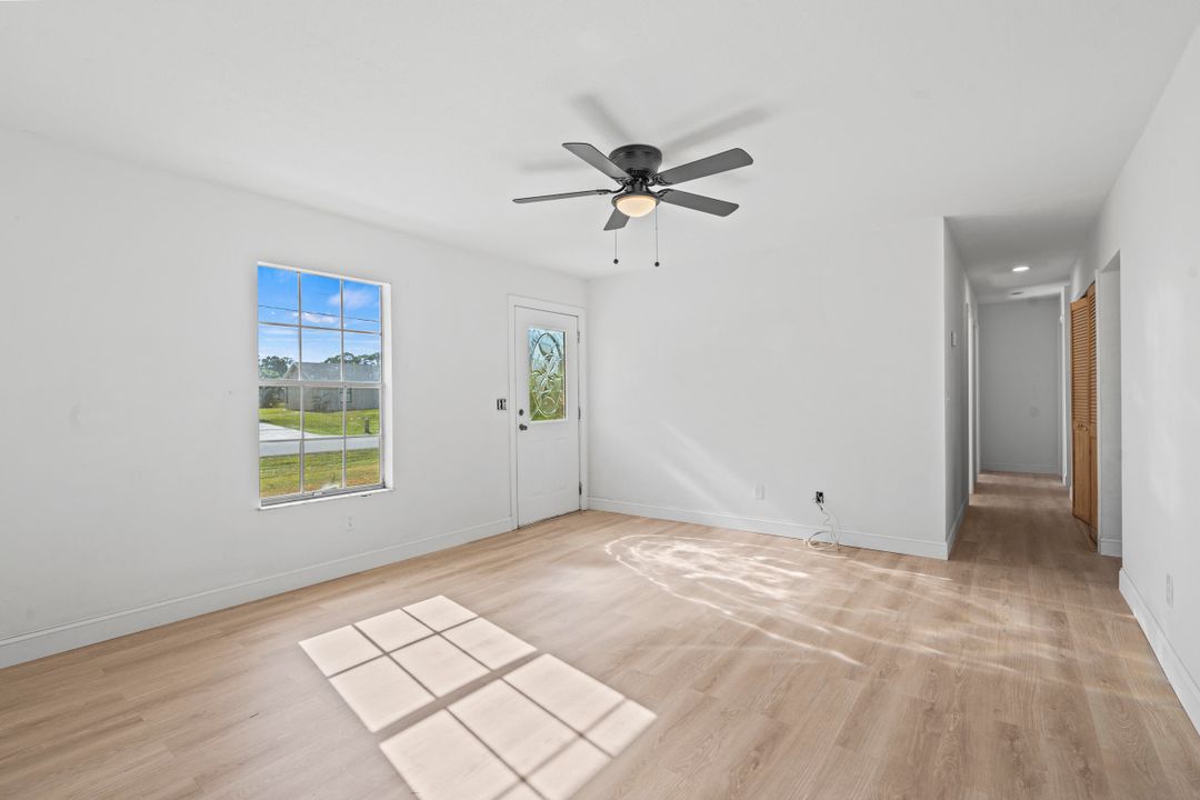 For Sale: $359,000 (3 beds, 2 baths, 1221 Square Feet)