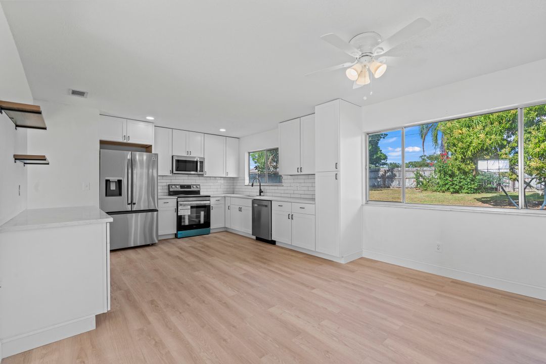 For Sale: $359,000 (3 beds, 2 baths, 1221 Square Feet)