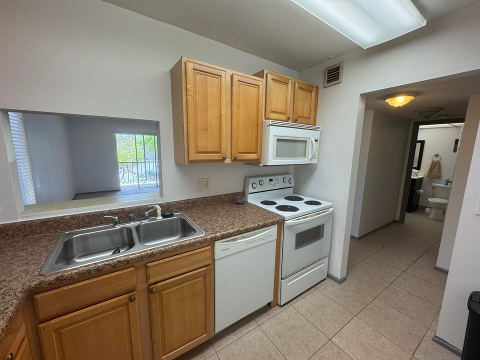 出租: $1,800 (1 贝兹, 1 浴室, 689 平方英尺)