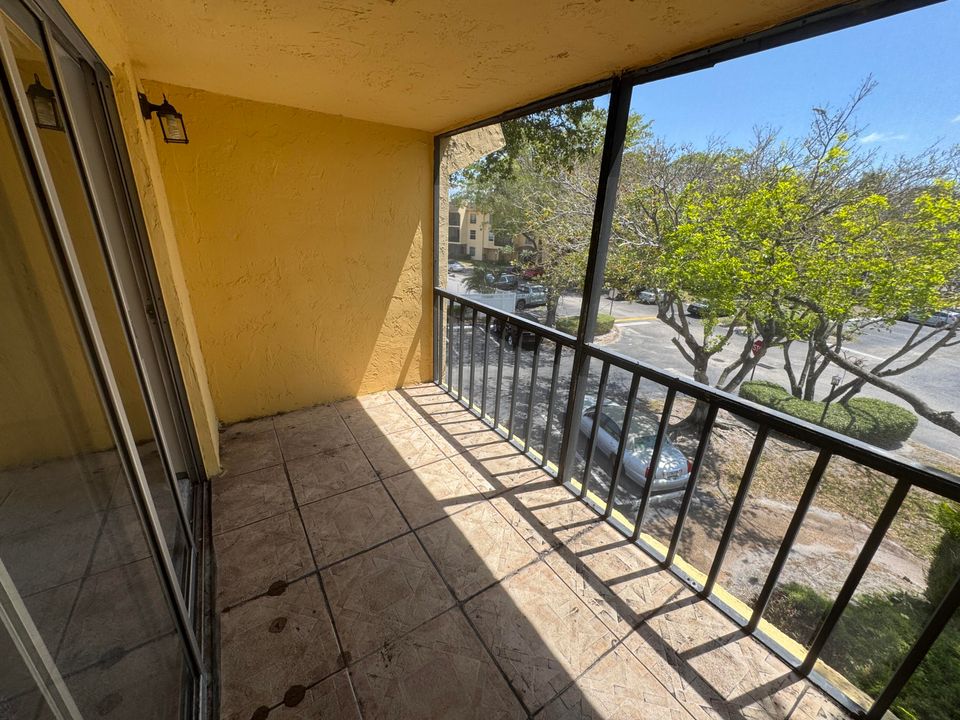 出租: $1,800 (1 贝兹, 1 浴室, 689 平方英尺)