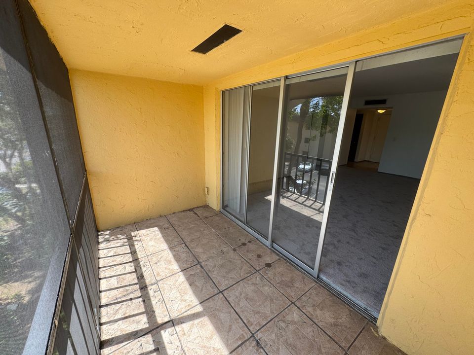 出租: $1,800 (1 贝兹, 1 浴室, 689 平方英尺)