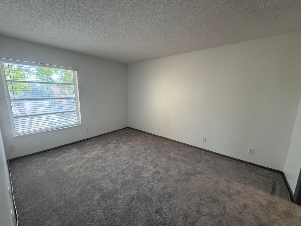 出租: $1,800 (1 贝兹, 1 浴室, 689 平方英尺)