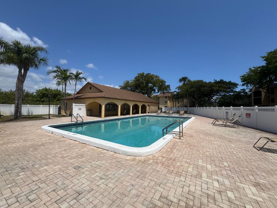 出租: $1,800 (1 贝兹, 1 浴室, 689 平方英尺)