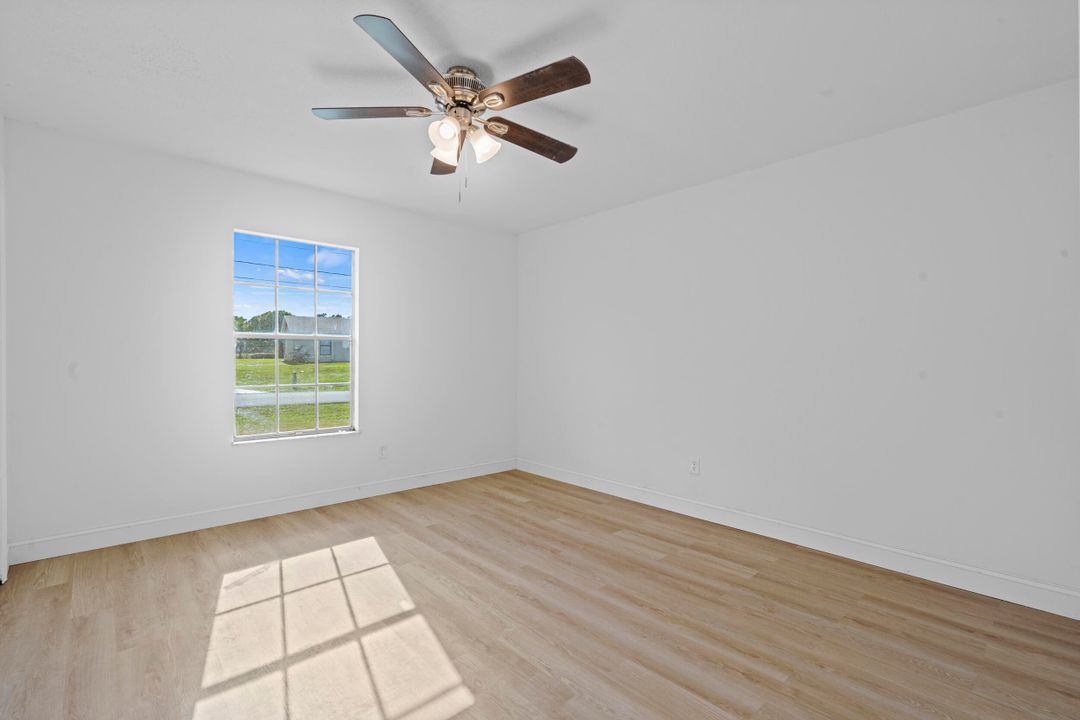 For Sale: $359,000 (3 beds, 2 baths, 1221 Square Feet)