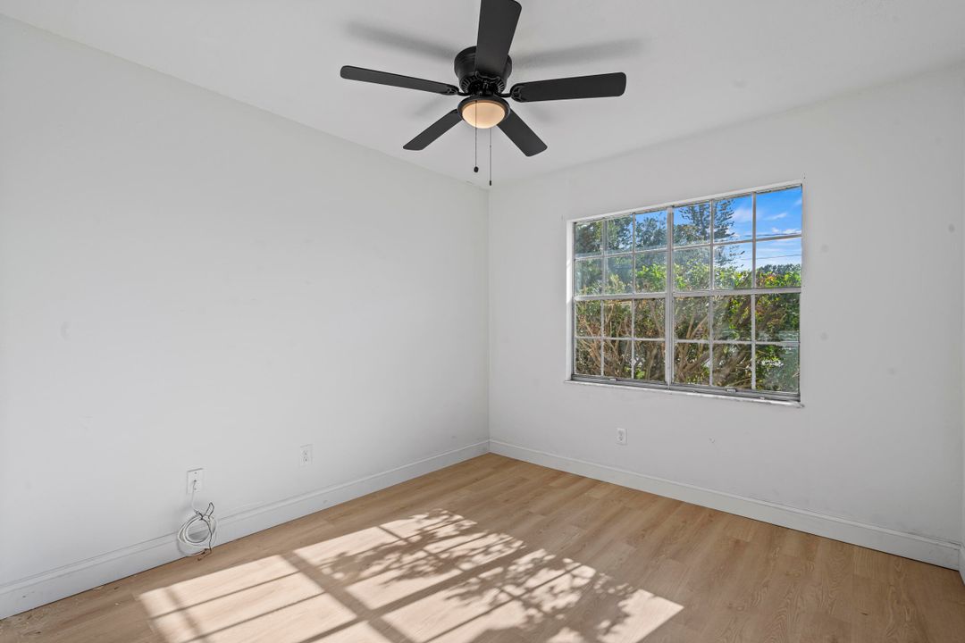 For Sale: $359,000 (3 beds, 2 baths, 1221 Square Feet)