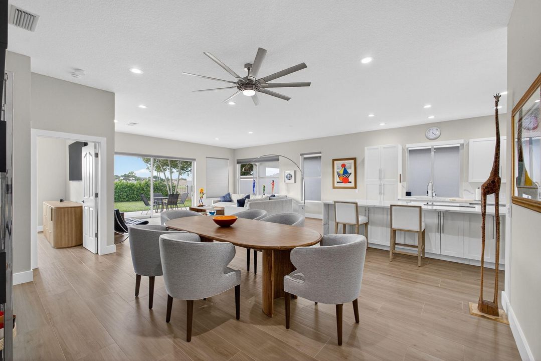 出租: $4,950 (3 贝兹, 2 浴室, 1968 平方英尺)