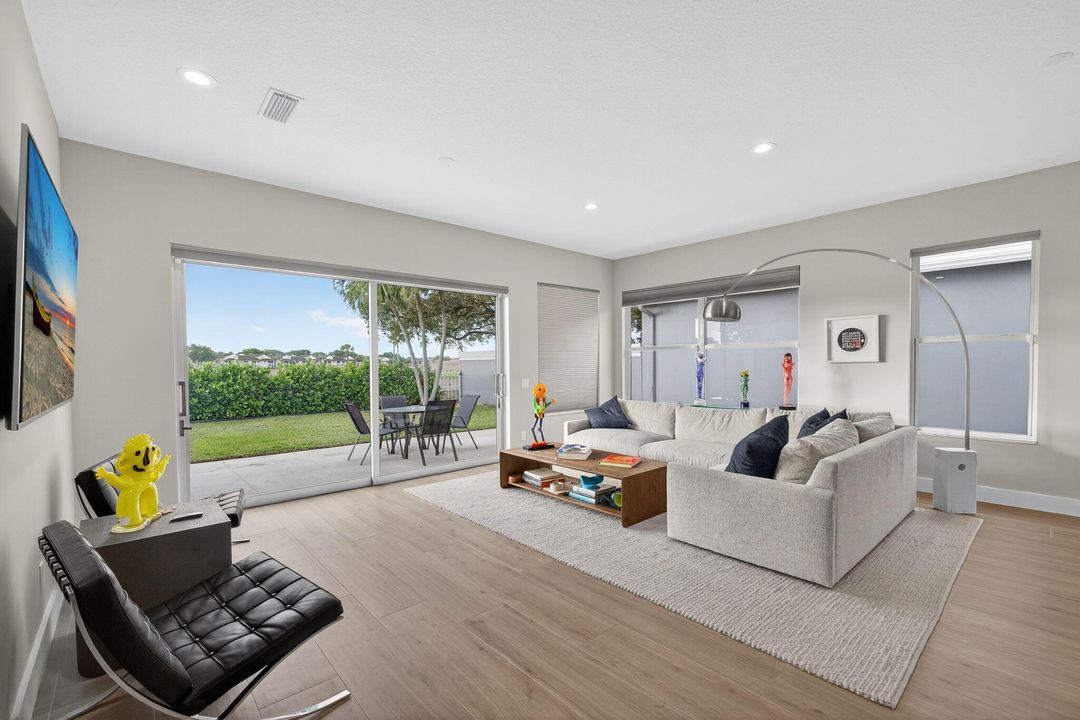 出租: $4,950 (3 贝兹, 2 浴室, 1968 平方英尺)