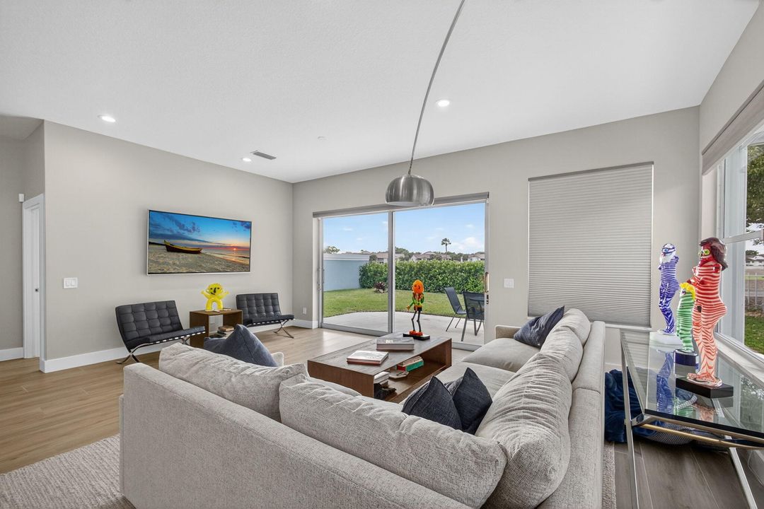 出租: $4,950 (3 贝兹, 2 浴室, 1968 平方英尺)