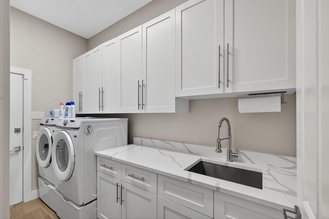 出租: $4,950 (3 贝兹, 2 浴室, 1968 平方英尺)