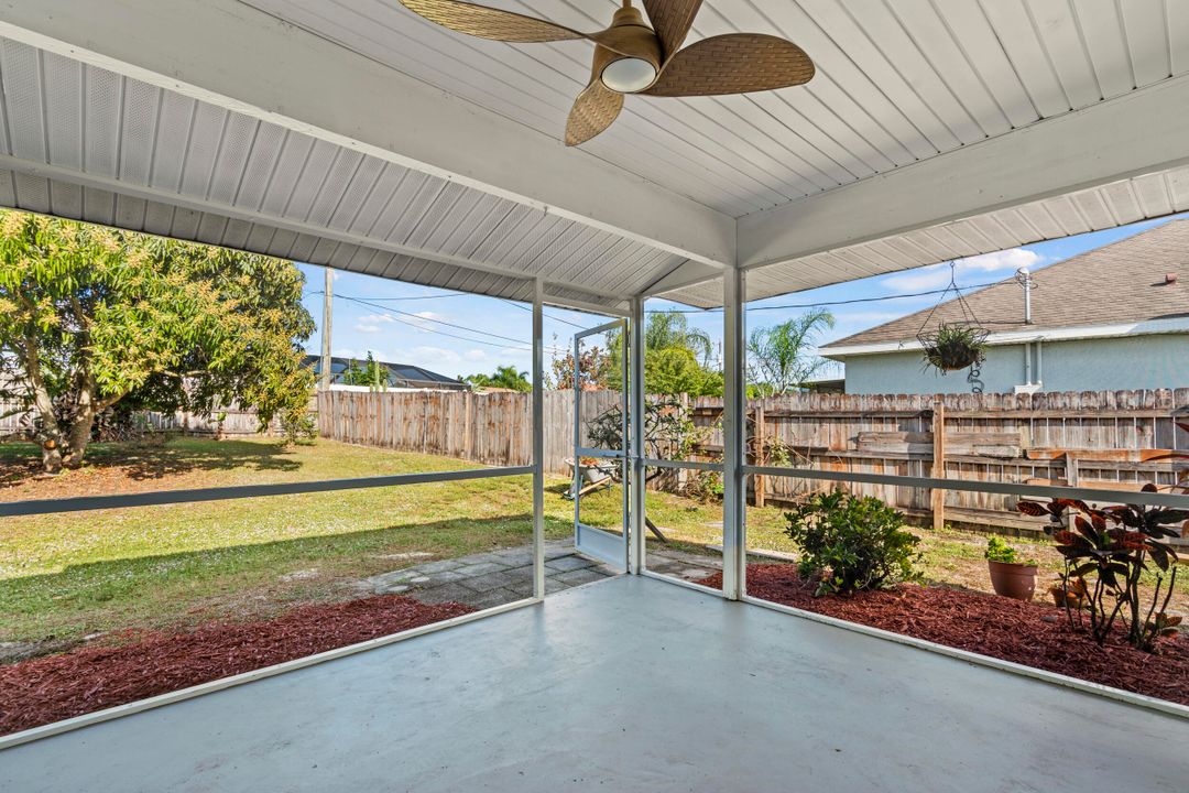 For Sale: $359,000 (3 beds, 2 baths, 1221 Square Feet)