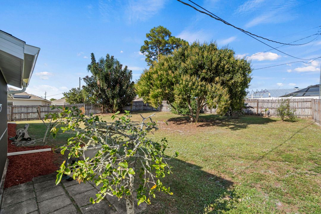 For Sale: $359,000 (3 beds, 2 baths, 1221 Square Feet)