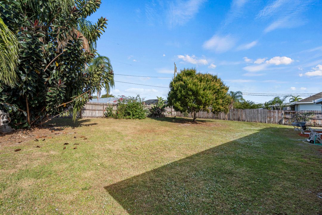 For Sale: $359,000 (3 beds, 2 baths, 1221 Square Feet)