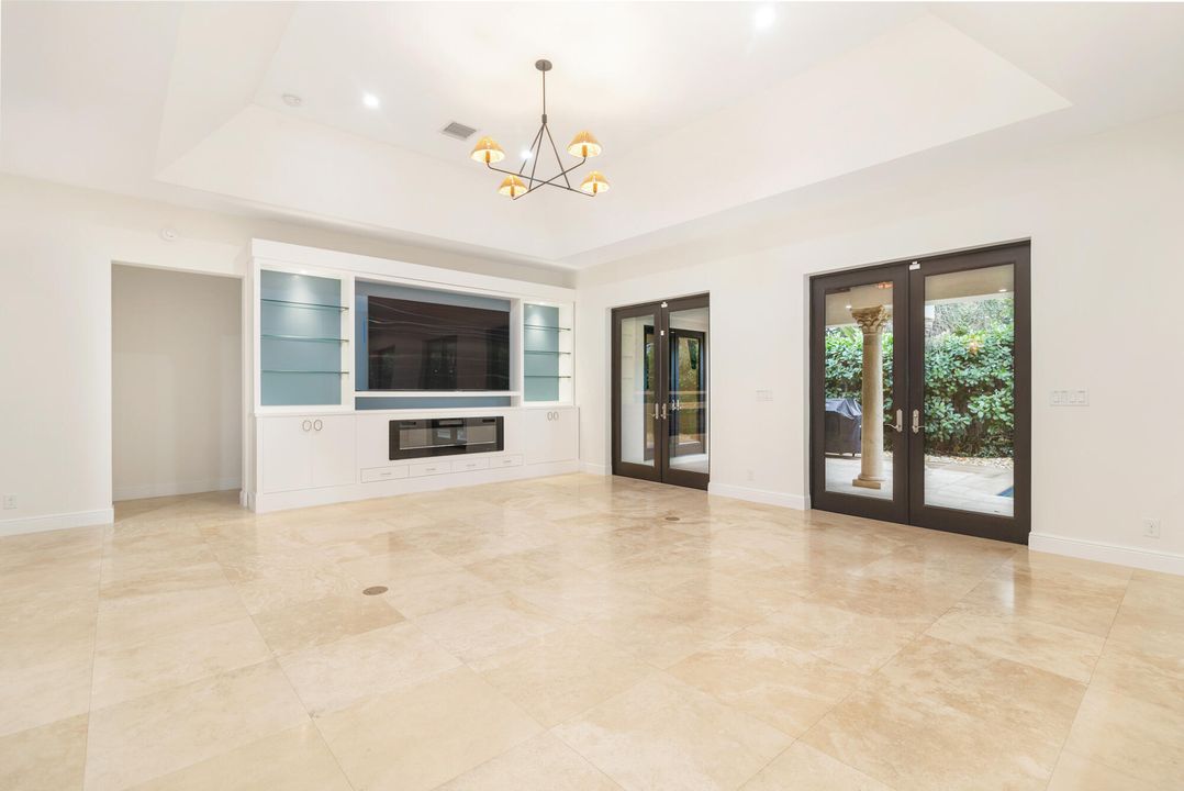 En Venta: $3,895,000 (4 camas, 2 baños, 2634 Pies cuadrados)