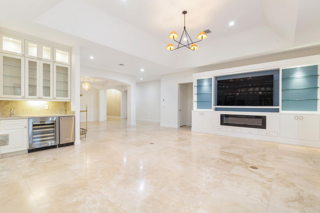 En Venta: $3,895,000 (4 camas, 2 baños, 2634 Pies cuadrados)