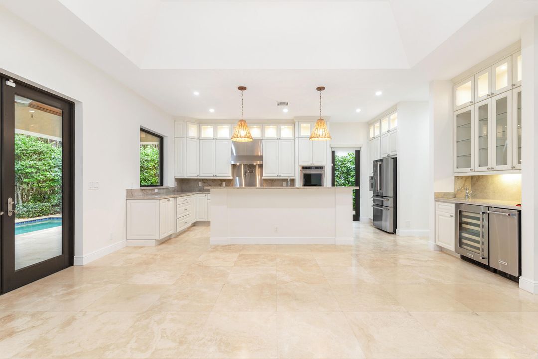 En Venta: $3,895,000 (4 camas, 2 baños, 2634 Pies cuadrados)