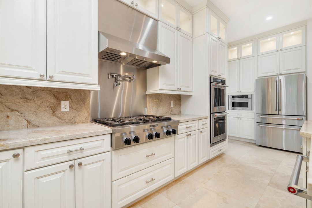 En Venta: $3,895,000 (4 camas, 2 baños, 2634 Pies cuadrados)