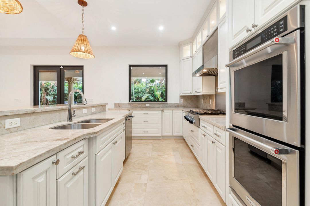 En Venta: $3,895,000 (4 camas, 2 baños, 2634 Pies cuadrados)