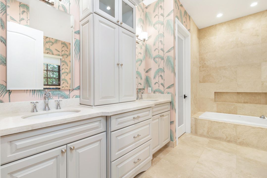 En Venta: $3,895,000 (4 camas, 2 baños, 2634 Pies cuadrados)