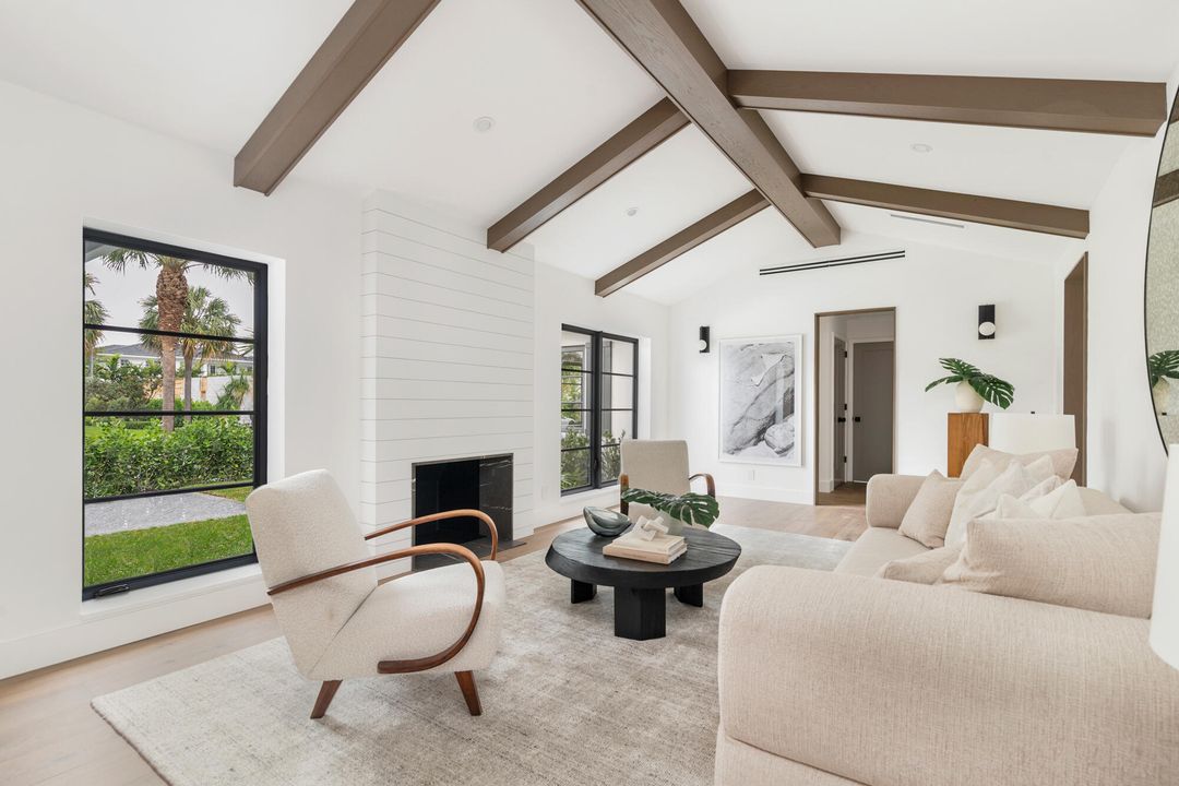 На продажу: $3,395,000 (3 спален, 2 ванн, 2702 Квадратных фут)