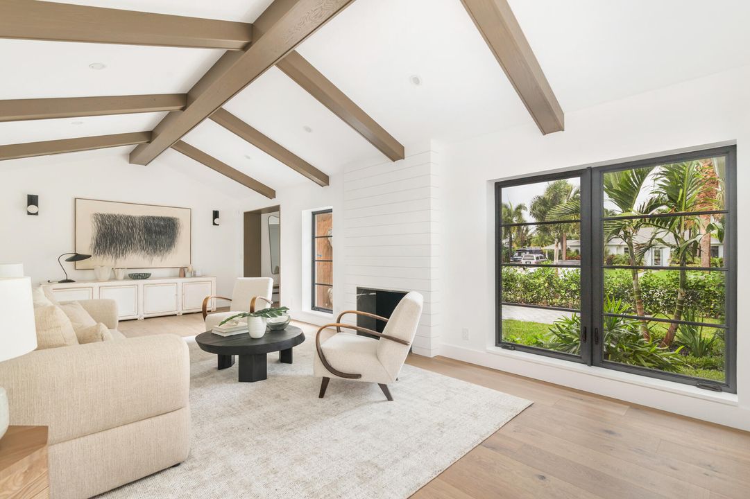 На продажу: $3,395,000 (3 спален, 2 ванн, 2702 Квадратных фут)